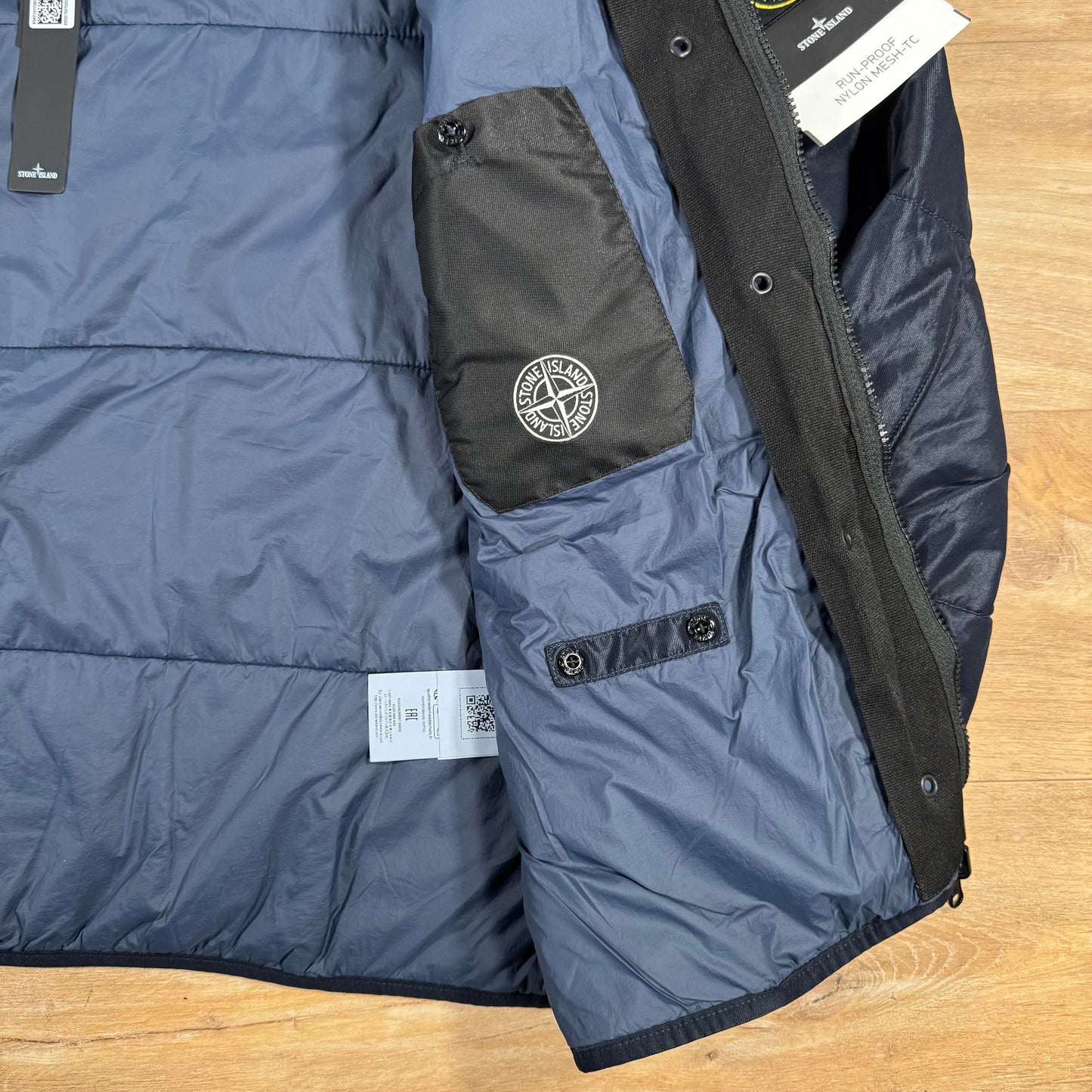Stone Island Run-Proof Nylon Mesh-TC Reversible Jacket in Navy