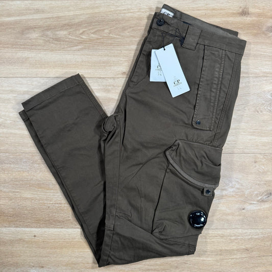 CP Company Stretch Sateen Utility Cargo Lens Pants in Ivy Green